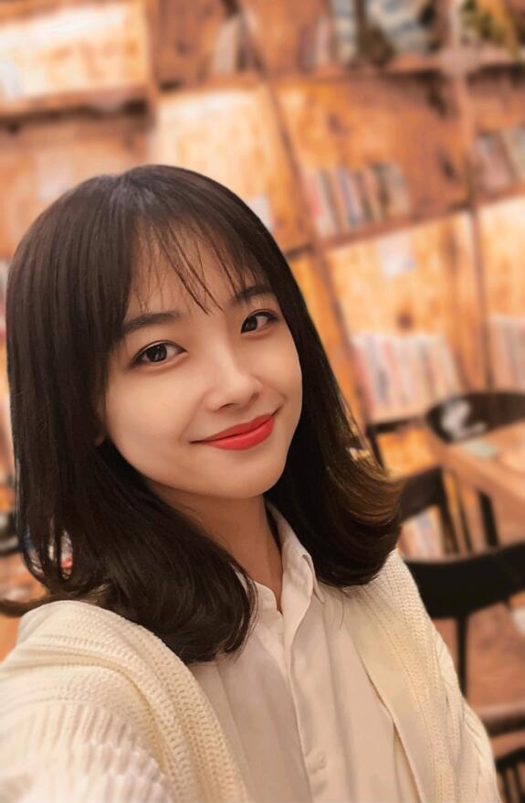 马凡舒央视造型,马凡舒与月亮姐姐同框