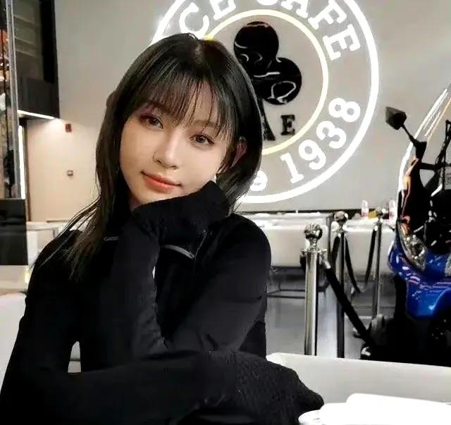 亿万资产女富豪，逼婚秦奋的美女网红，靠在直播间骂人走红后退网