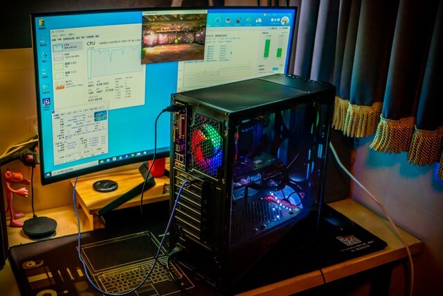 电脑主机重复自动重启显示器不亮,台式电脑显示器不亮怎么回事