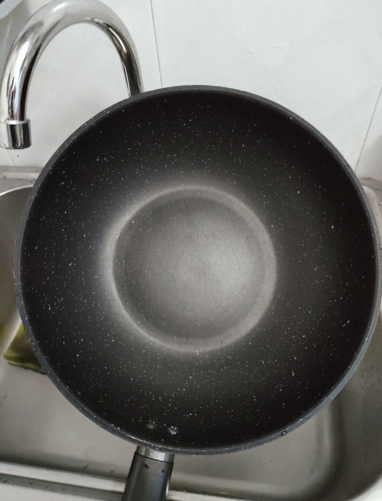 换过2次锅子我悟了，“不粘锅”和“铁锅”的差别，不是一点半点