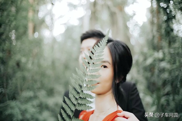 在别人面前炫耀自己有多好,喜欢向别人炫耀自己本事