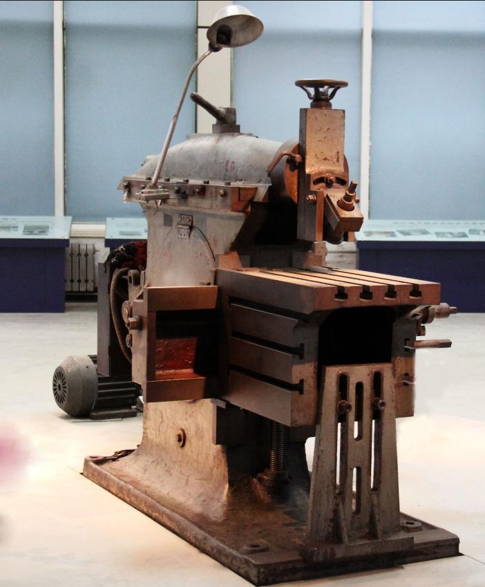 对外通讯代号“815”厂，西电自办的实习工厂，曾参与研制流星余迹通信等科研项目