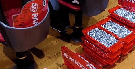 为了在赌博机上看动漫，日本人把*裤底**都*哈梭**没了