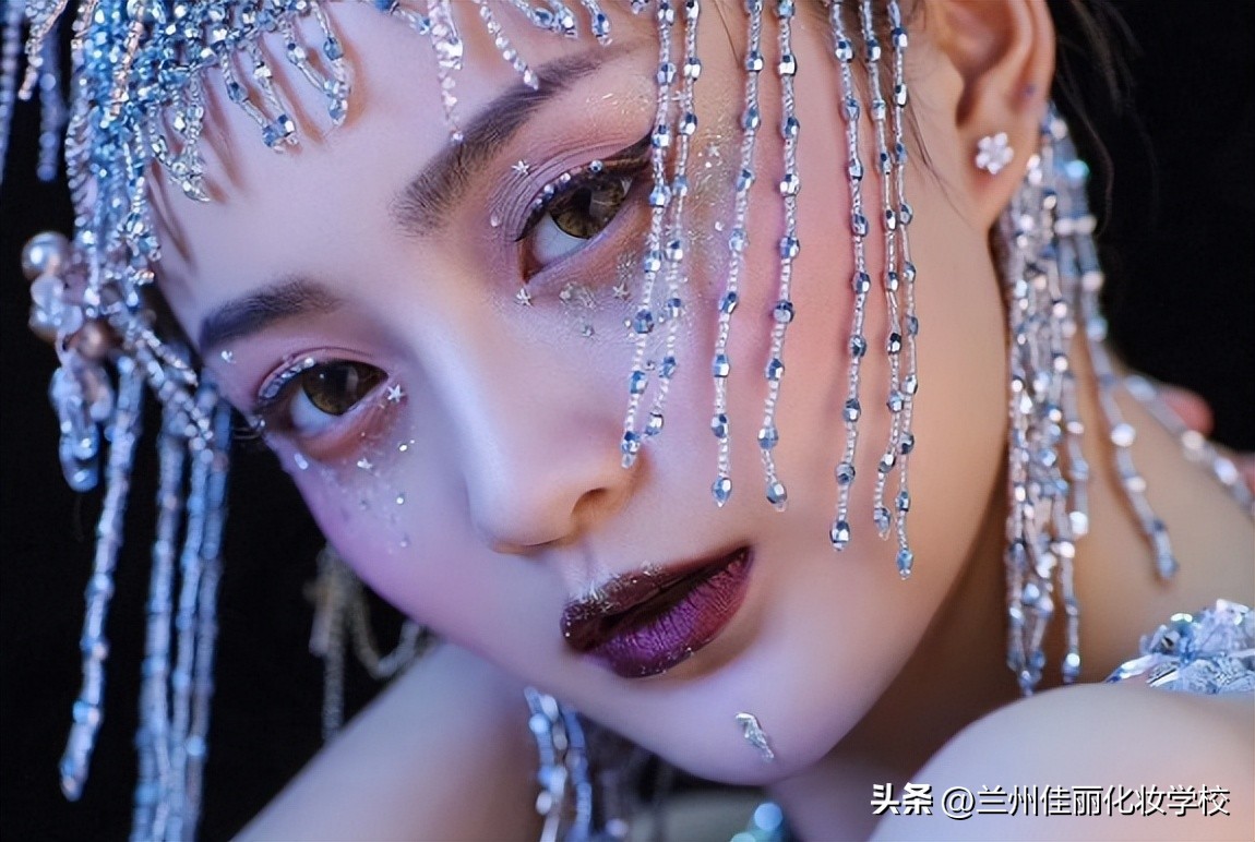 涂口红前不护唇,会影响唇妆的美观度,你知道吗?