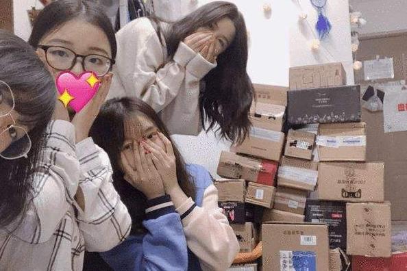 当代大学生为何扎堆用现金,大学生为何扎堆使用现金消费