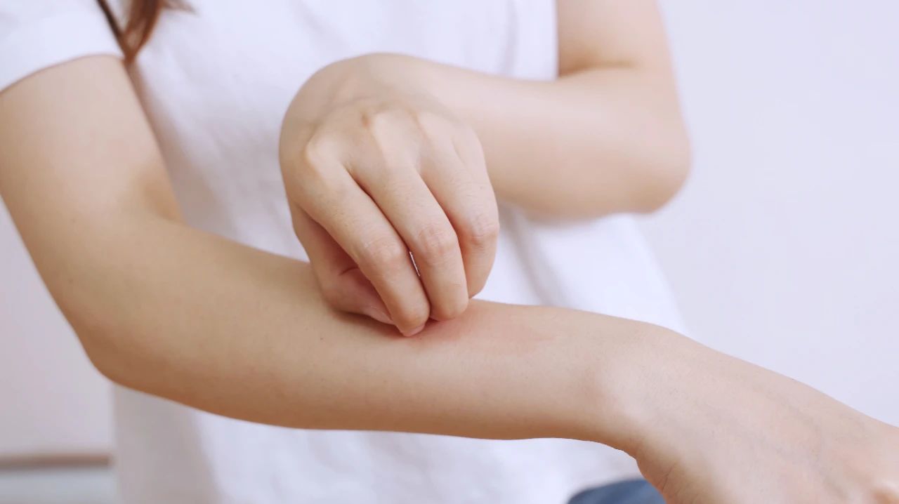 胸口发闷感觉气不通畅,胸口发闷呼吸困难四肢无力