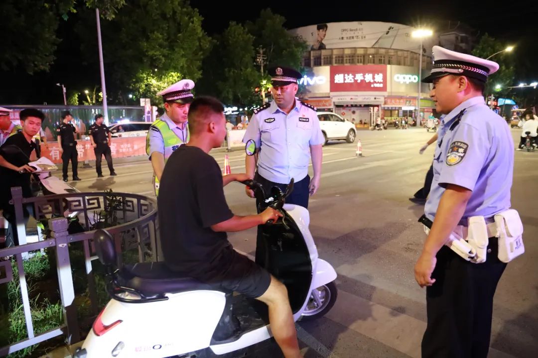 夏季治安打击整治“百日行动”丨尽锐出战！河南洛阳公安全力开展夏夜治安巡查宣防第二次集中统一行动