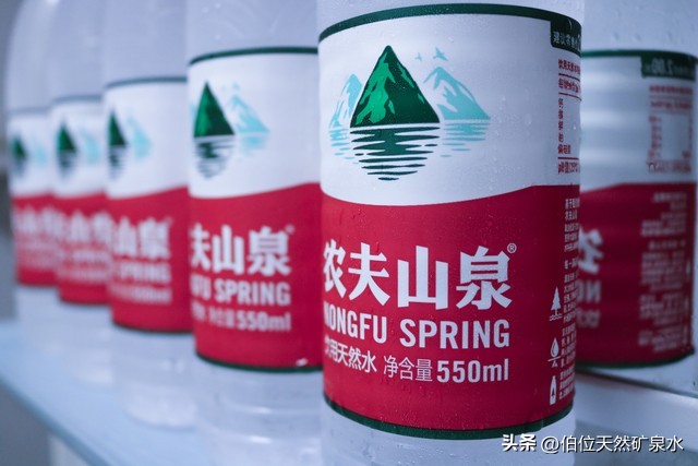 为什么农夫山泉卖水就能赚那么多,卖农夫山泉的老板是谁