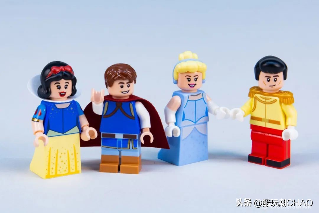 和迪士尼城堡一样高的乐高,和迪士尼乐园相似的城堡