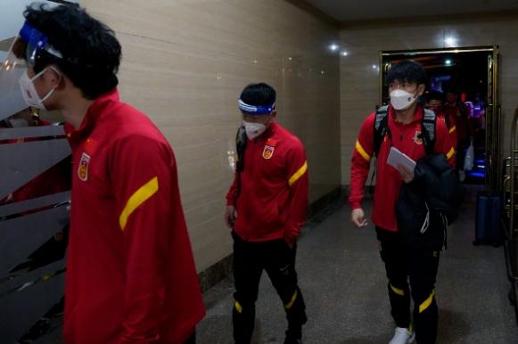 国足1比0负于日本,世预赛12强赛中国队0:2负于日本