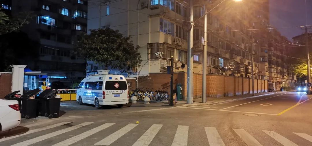 上海疫情下的癌症治疗：放疗病人少1/3，医生“自杀式”支援急诊