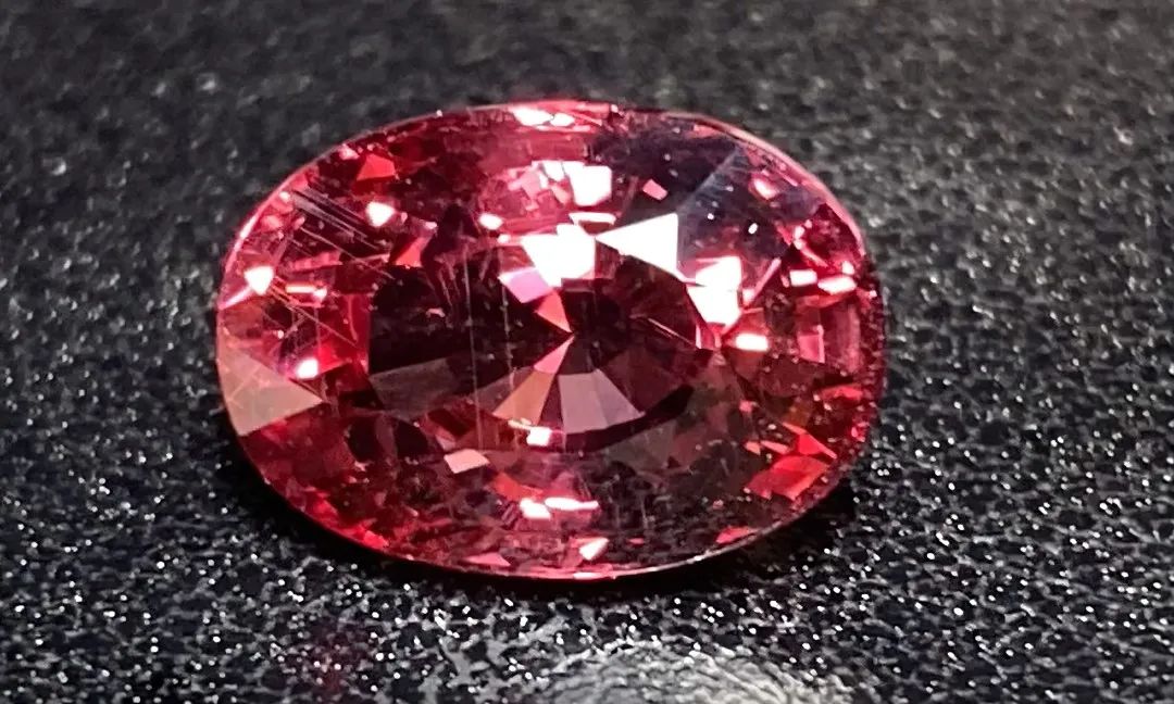 高端宝石级的石榴石,石榴石明星
