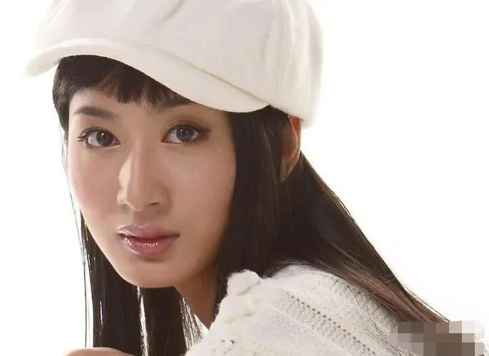 长相妩媚却情史干净的五位女星,不算特别惊艳却能红的五位女星