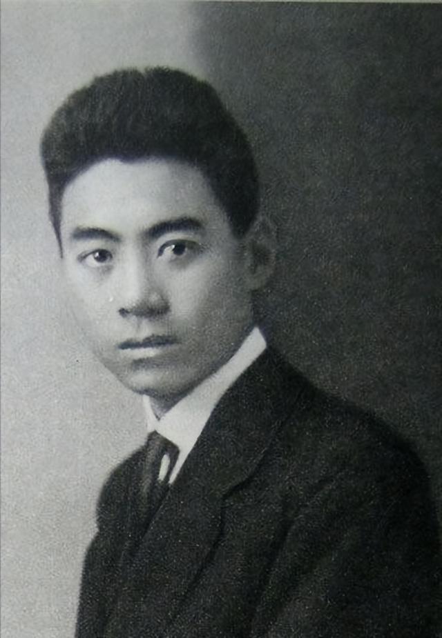 周总理去世前不断望向门口，护士疑问，后来才知他在等妻子*颖超邓**