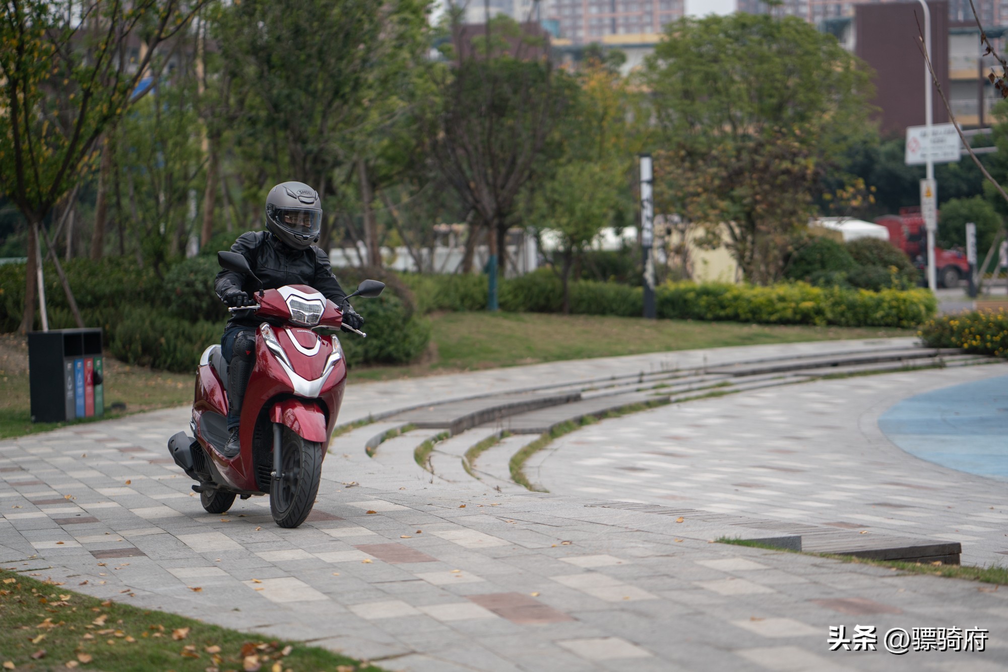 2020款本田lead125是缸头水冷吗,本田lead125和铃木uy125哪个动力强