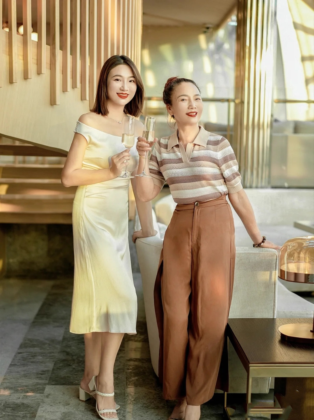 佩服现在50、60岁的阿姨们，会保养、懂打扮，硬是和女儿穿成姐妹