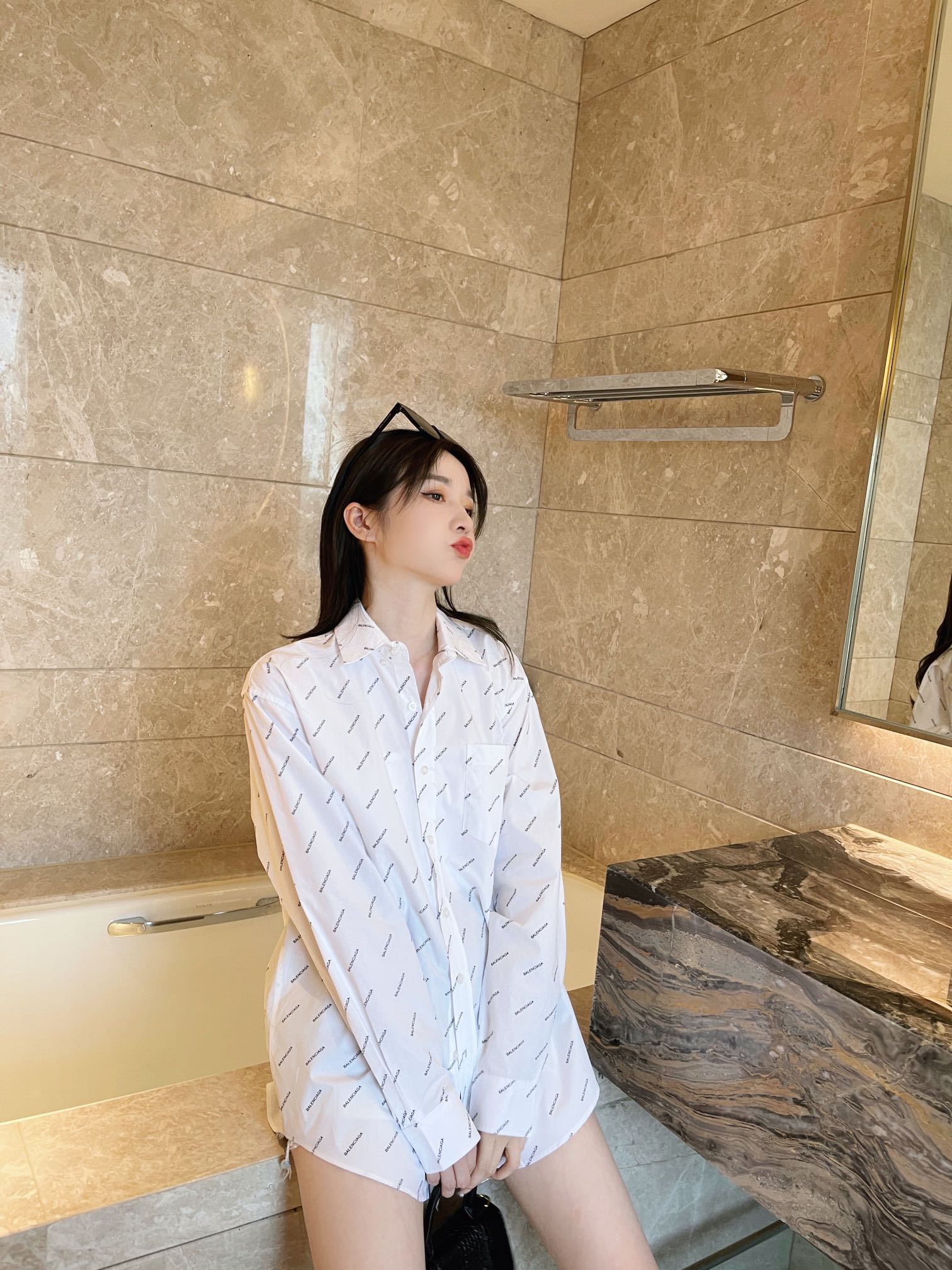 BALENCIAGA巴黎世家经典斜纹弹幕满印长袖衬衫再也不单调完美还原