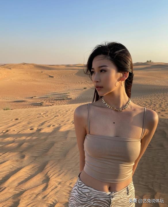 詹姆斯身边的背锅侠,湖人詹姆斯身后的美女