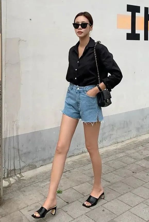 直筒牛仔裤小白鞋穿搭,小白鞋牛仔裤秋冬穿搭图片