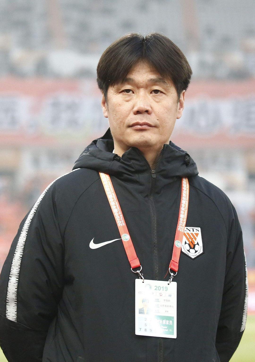 青岛足球教练李霄鹏,李霄鹏鲁能换帅视频