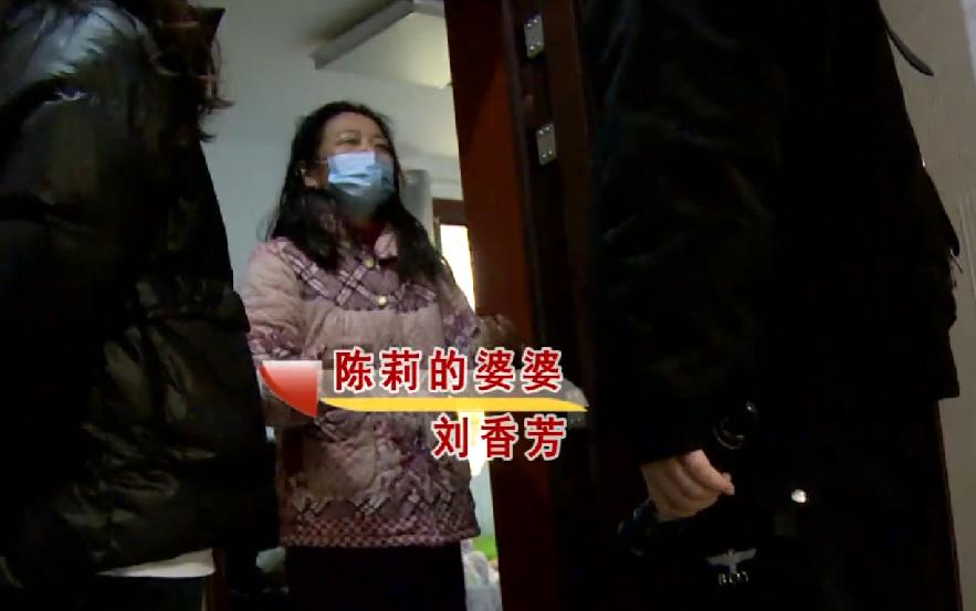 28岁女子月子期间，丈夫给人买女装写情信，男子解释：女装是我穿