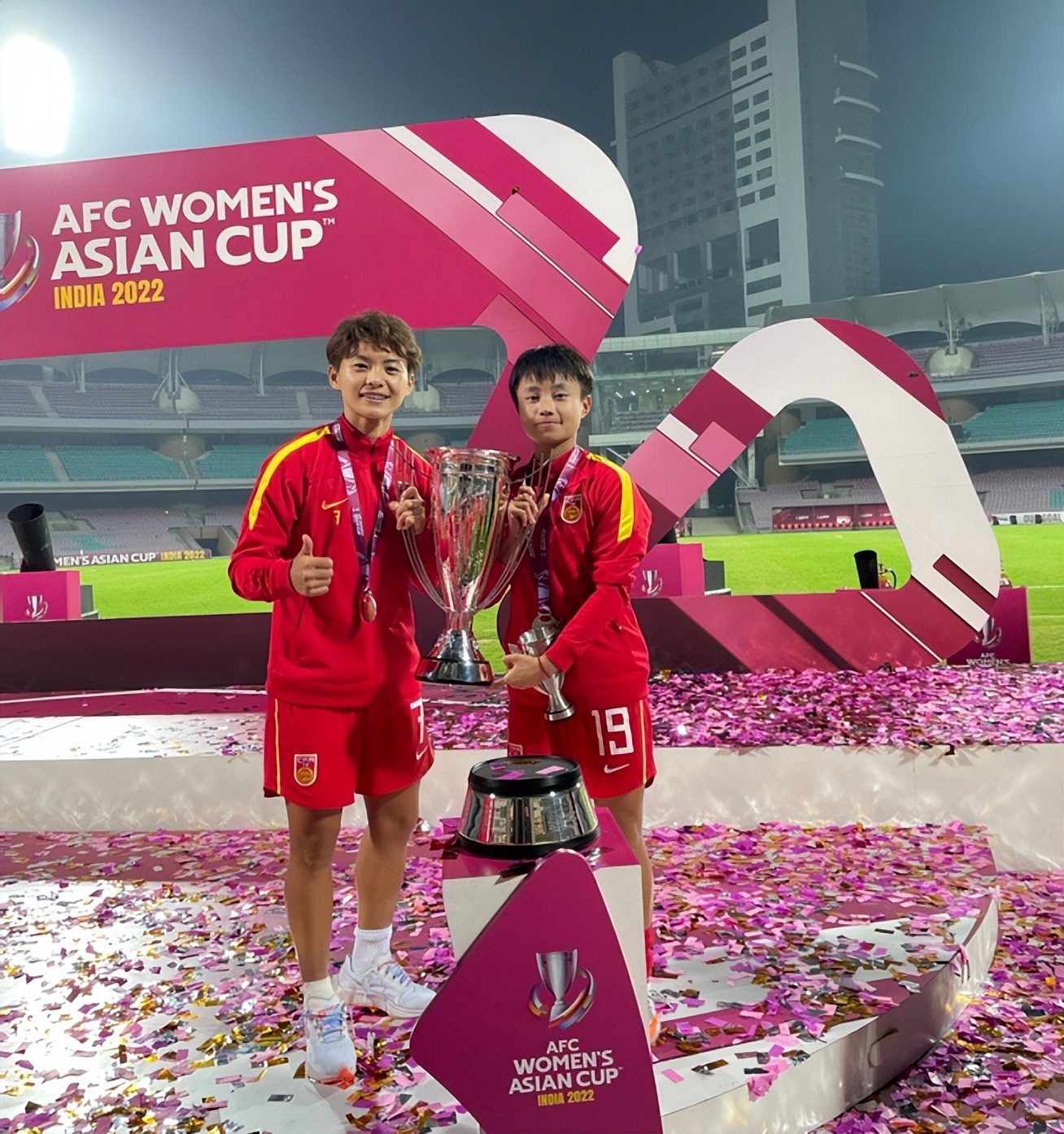 5-0！张琳艳王者归来，89分钟轰无解世界波，草蜢俱乐部发文盛赞