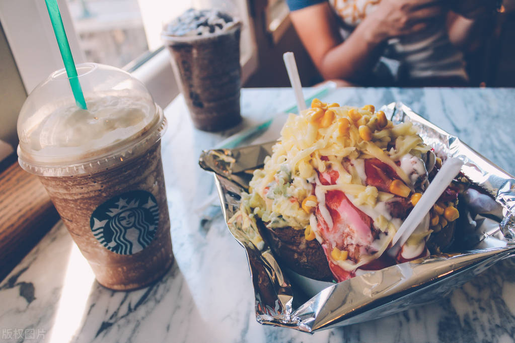 免费续杯靠谱吗,免费续杯和收费续杯