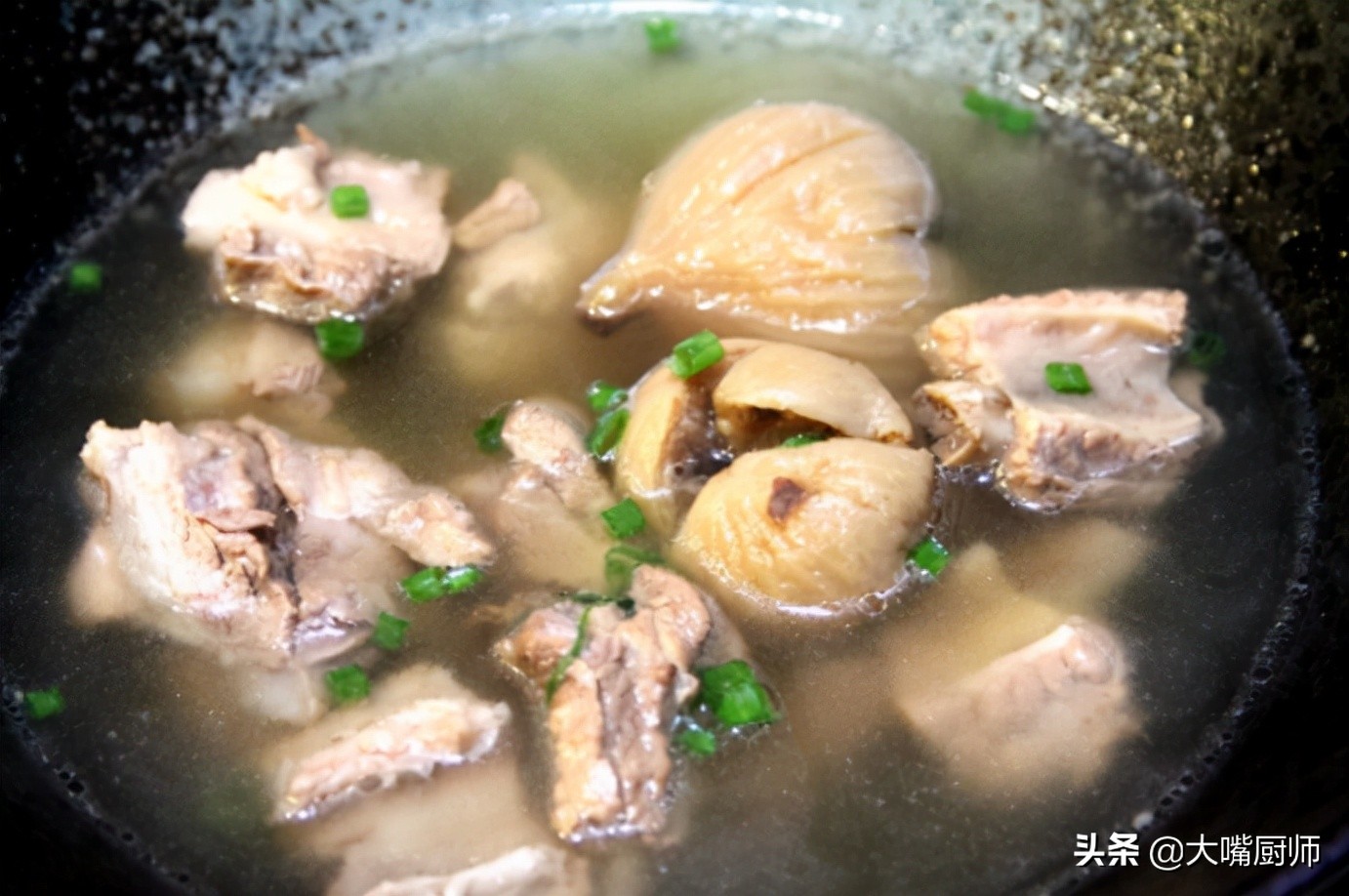 炖排骨肉时记住三不放,炖排骨汤要不要过血水