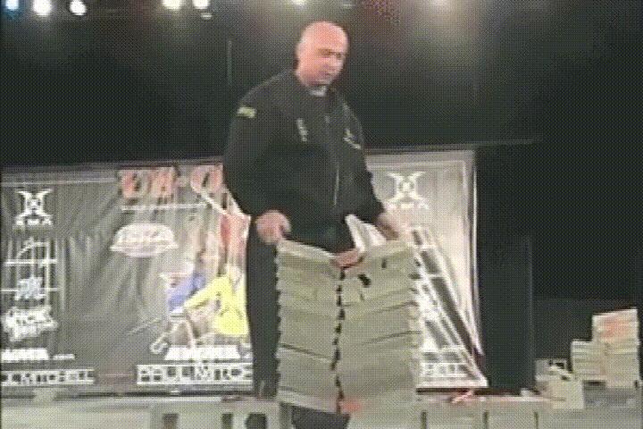 阿泰斯特打架事件,阿泰斯特被球砸