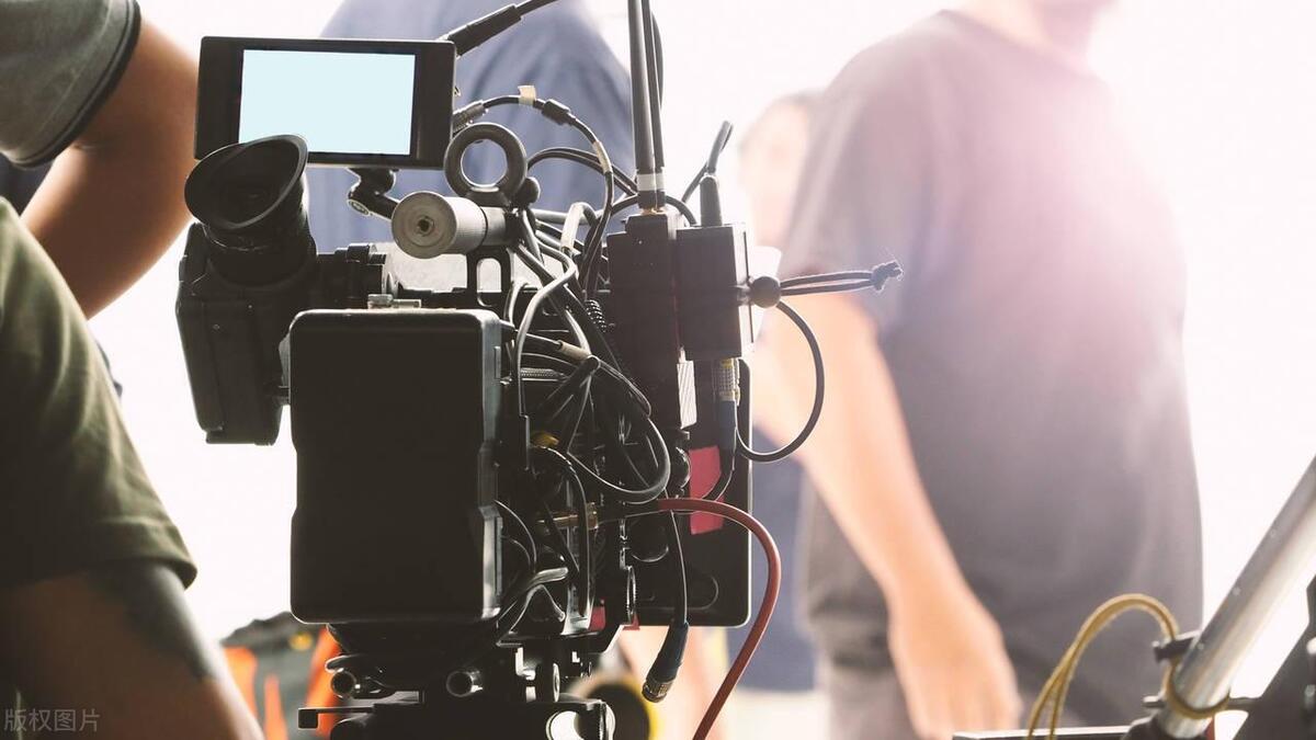 如何透彻分析一部电影,对近两年电影进行分析写一篇影评