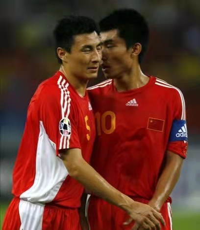 国足双主帅事件,三名球员群殴教练组