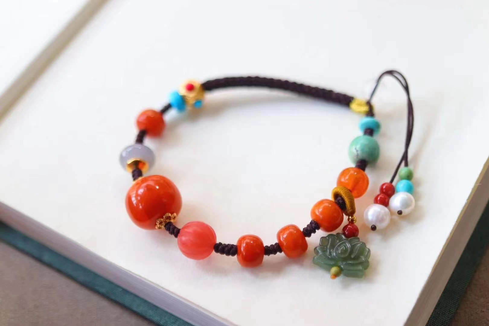 戴便宜的手链对身体有害吗,戴便宜的手链丢人吗