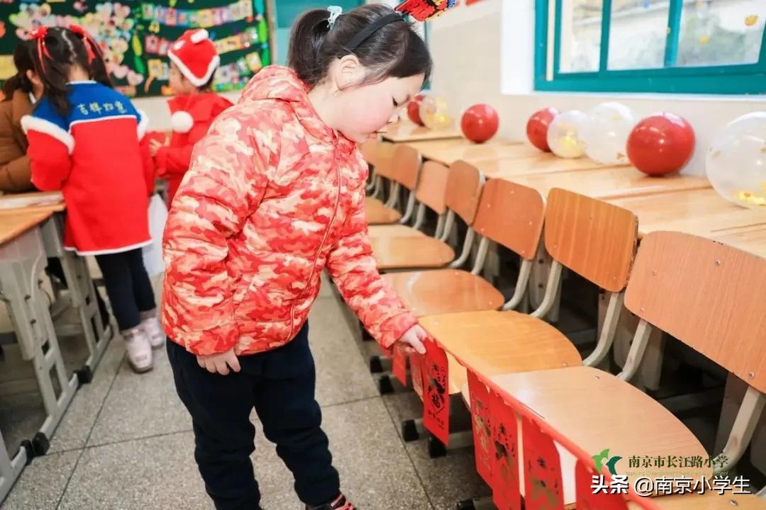 南京市长江路小学一年级开展“畅畅笑笑”乐评园活动