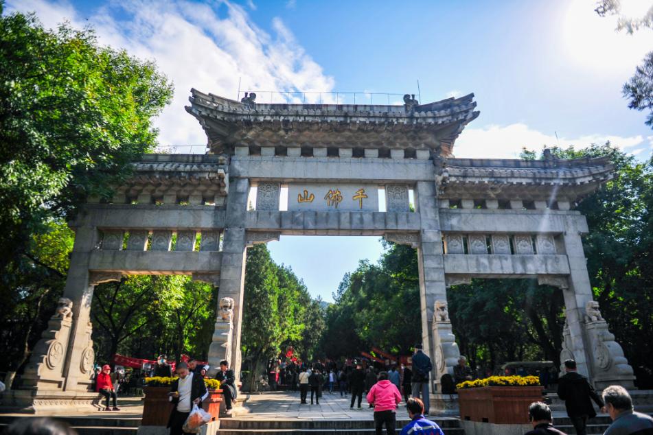 夜爬济南千佛山看日出,夜爬千佛山攻略