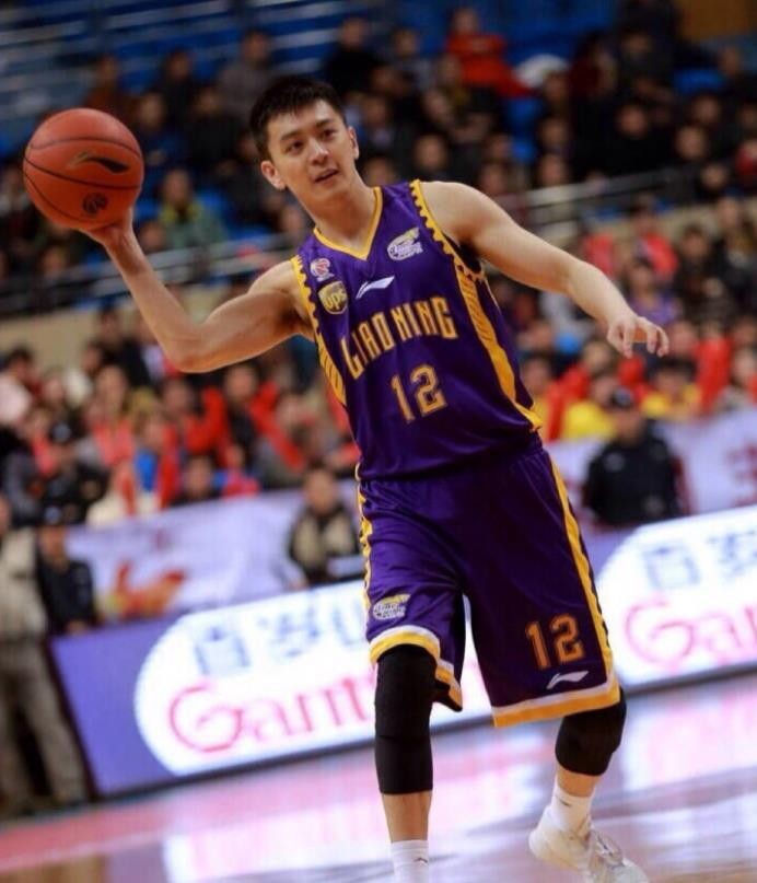 帅气篮球教练杨鸣,篮球帅教练杨鸣