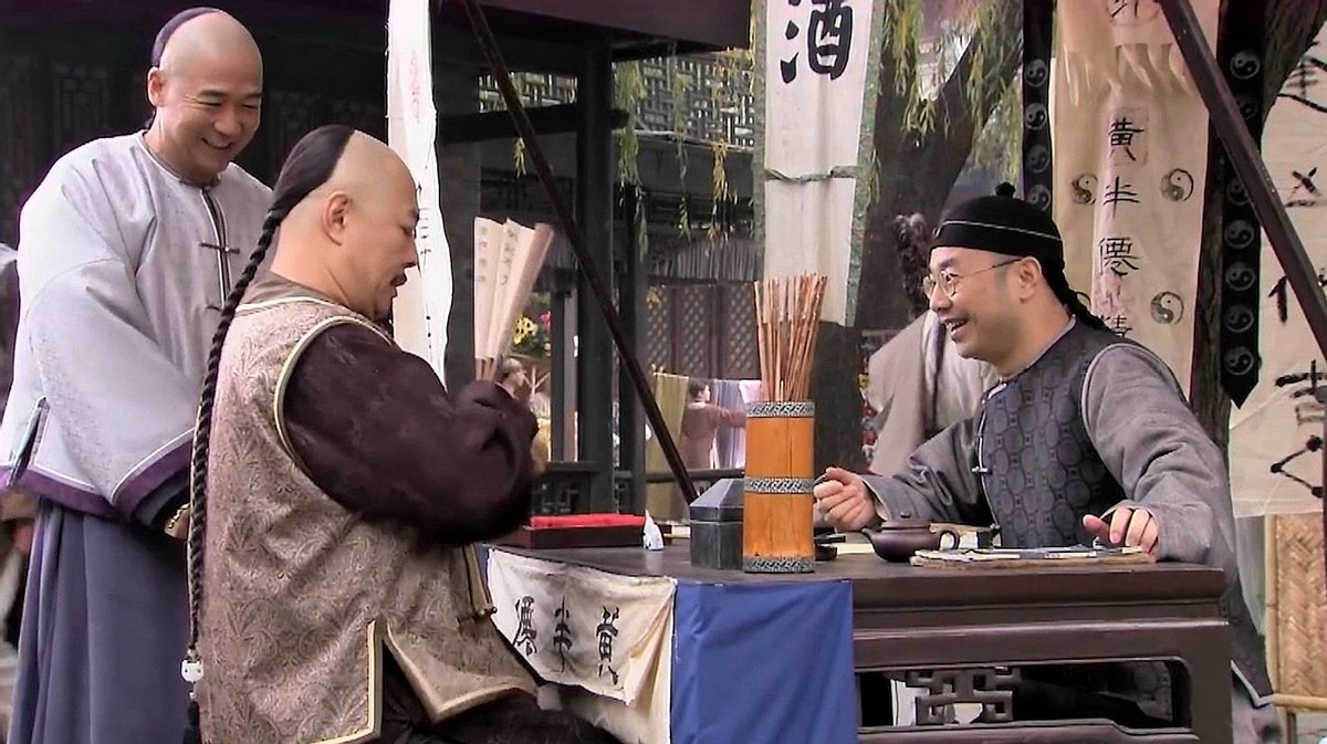 乾隆化名去算命,乾隆下江南神算子给皇帝算命