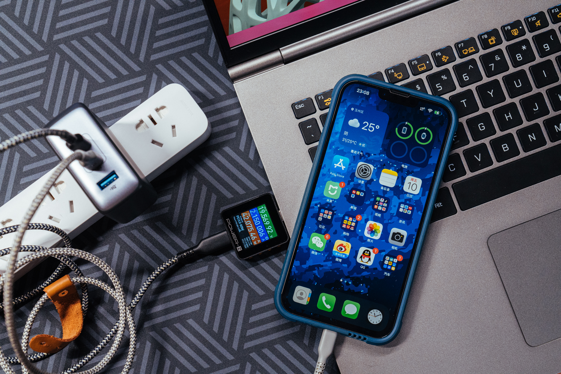 自己办公桌面布置,最简单的办公室桌面布置图