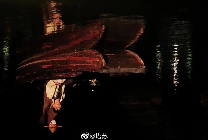 我穿着防爆服被观众暴打，但演出不能停