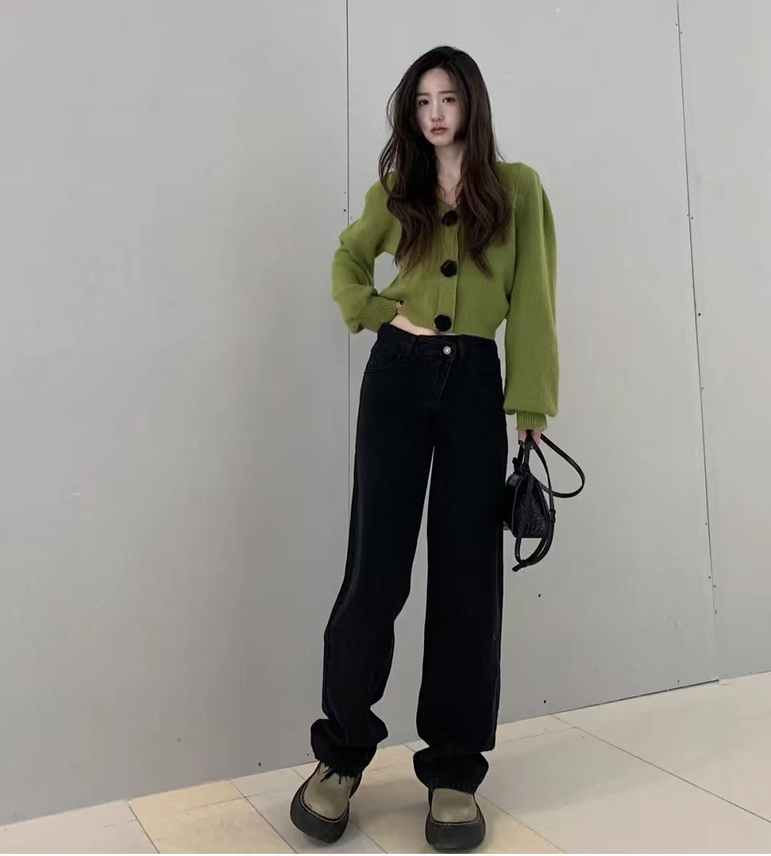 黑色搭配什么颜色很高级,黑色搭配什么颜色会显得比较高级