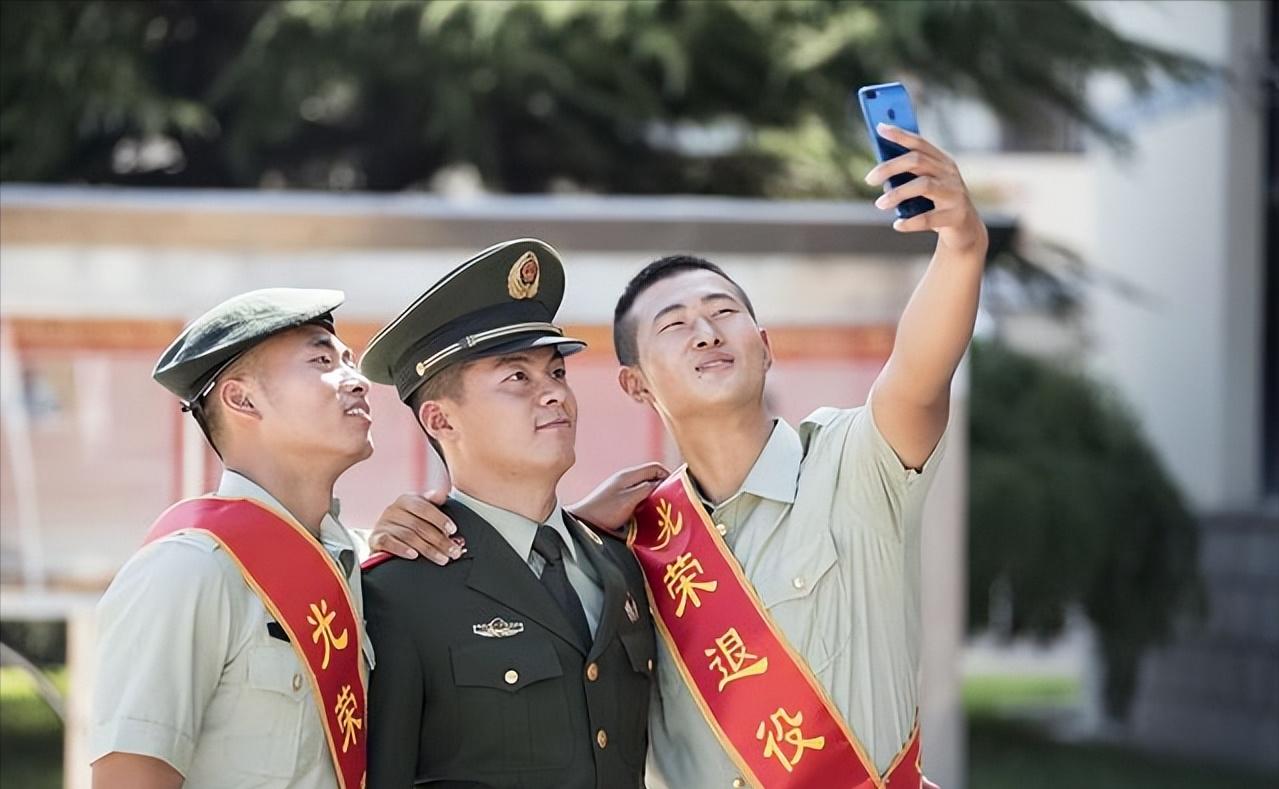 在部队担任文书有什么优势,部队后勤兵炊事员能竞争什么岗位