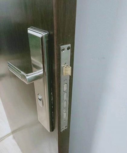 开锁匠收多少钱,开锁师傅24小时上门开锁靠谱吗