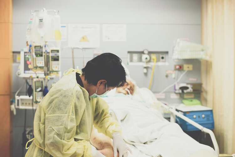 父母得了癌症子女如何正确面对,62岁母亲癌症晚期全力救治