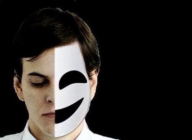 人过五十才明白:兄弟姐妹,不管贫穷还是富贵,都得学会“伪装”