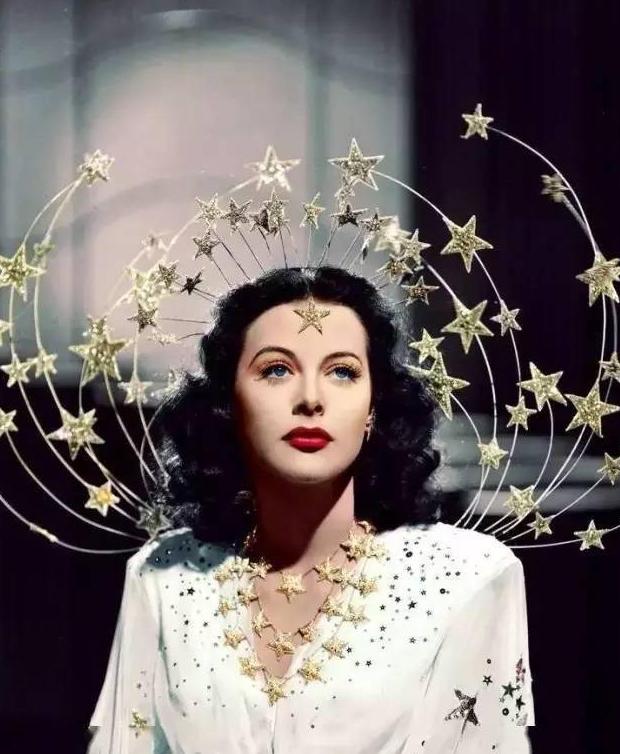 好莱坞奇女海蒂：首创赤裸出镜，晚年迷上偷窃，却被捧为WIFI之母