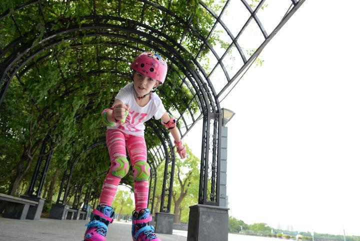 轮滑教程初学儿童版如何滑行,3-6岁儿童轮滑入门教程