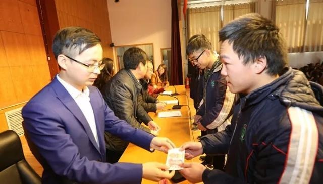 男子进入诈骗公司以为是救命稻草,网贷套路贷诈骗