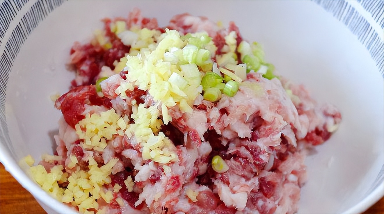 丸子简单易学五种做法,给大家介绍几款家常的丸子做法