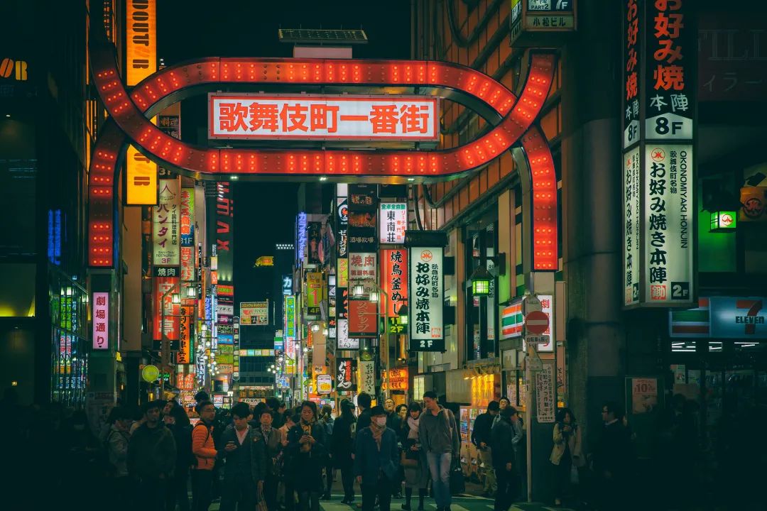 在大阪做牛郎，贩卖爱也错过爱