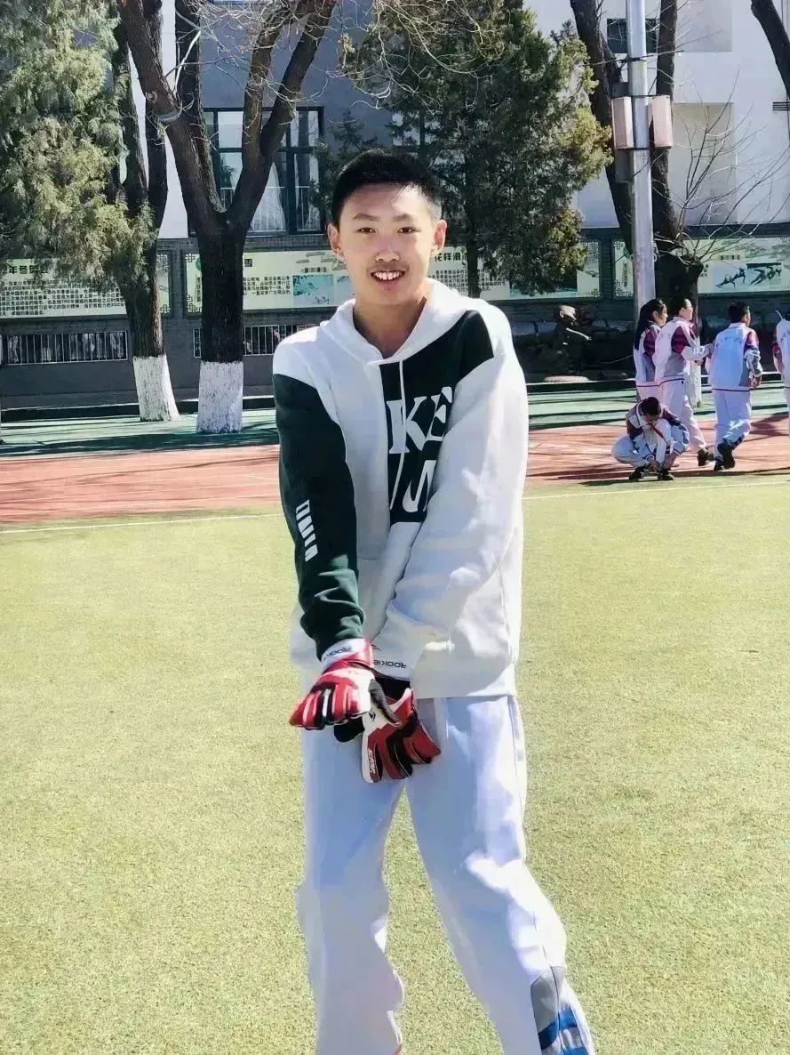 绿茵足球点亮梦想,绿茵点亮梦想