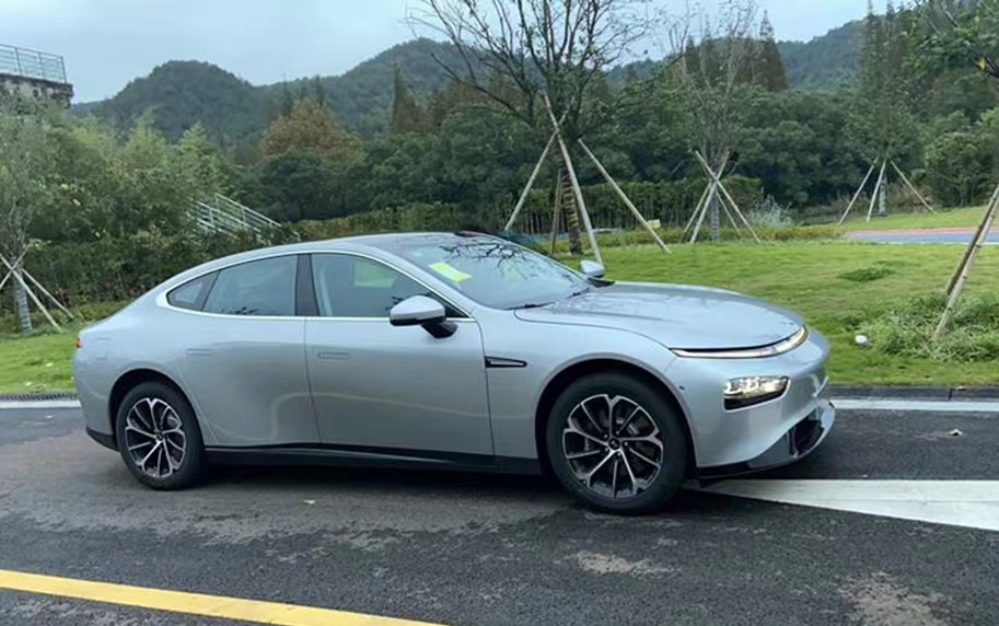 车管所上牌200元，4S店却收1500元，自己上牌真的很难吗？